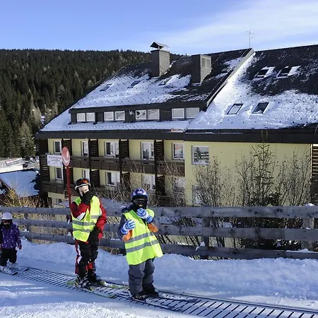 拉克陶豪斯酒店 3*