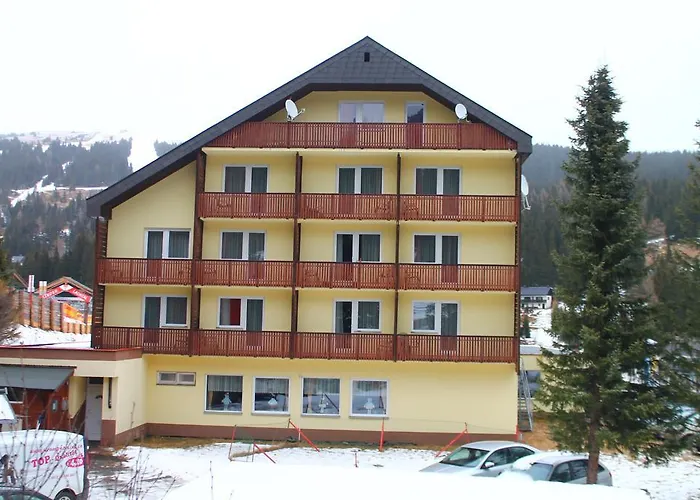 拉克陶豪斯酒店 3*